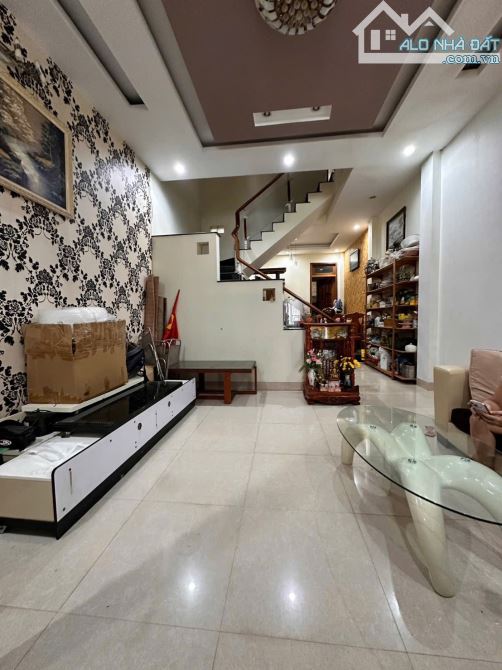 HẠ GIÁ 500 TRIỆU BÁN NHANH 3 CĂN LIỀN KỀ NHÀ MÊ HẺM LỚN NGUYỄN TẤT THÀNH - 3