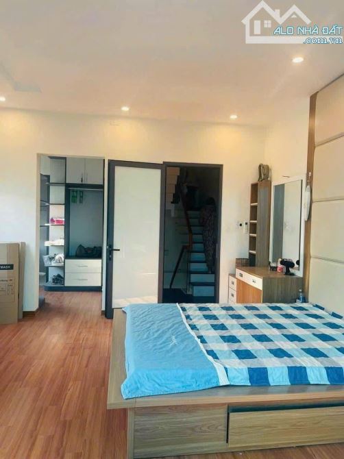 Cho thuê nhà 5 tầng kiệt ô tô Nguyễn Hữu Thọ, Hoà Thuận Tây, Hải Châu. DT 40m2. Giá 15tr - 3