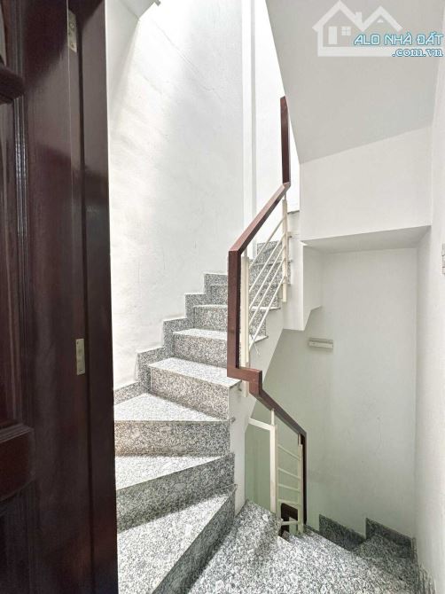KHU VƯỜN HOA VIP PHÚ NHUẬN- 33M2 - 4 TẦNG - HẺM ÔTÔ 4.5M - 2 CĂN RA MẶT TIỀN - - 3