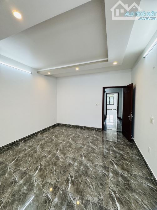 MẶT TIỀN KÊNH TÂN HOÁ Q.TÂN PHÚ GIÁP Q.11 TÂN BÌNH -90M2-4 TẦNG BTCT-VỈA HÈ 7M - 3