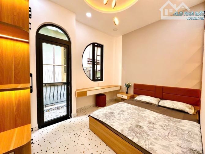 NHÀ XINH VUÔNG VỨC HẺM 3M SÁT MT HUỲNH VĂN BÁNH - PN - 3 TẦNG - 2PN - 27M2 - NHỈNH 5 TỶ - 3