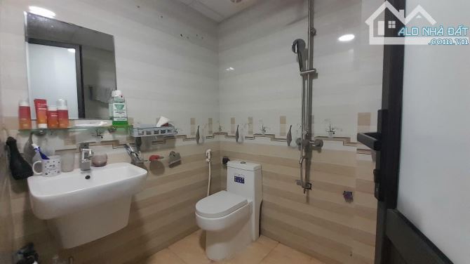 Chính chủ hạ chào 250tr, bán gấp 2 lô góc Văn Phú, 2 mặt tiền trục chính 14M. Ô tô đỗ cửa - 3