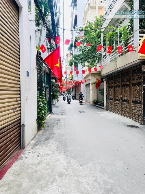Nhà dân xây giữ gìn, full nội thất, 20m oto 89 Lạc Long Quân, sổ 40m2 dân trí. Giá 12 tỷ - 3