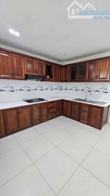 3 CĂN RA MẶT TIỀN NGUYỄN VĂN ĐỪNG Q.5 - HẺM 4M - THÔNG TỨ PHÍA - CHÍNH CHỦ LÂU NĂM - 3