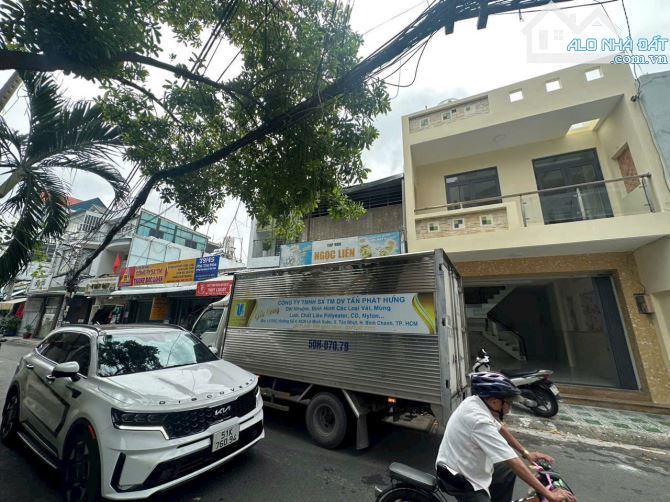 cần bán gấp nhà MTKD 10m ngay trung tâm chợ vải Phú Thọ Hoà - 5x15m - 2 tầng - Giá 7,5 tỷ - 3