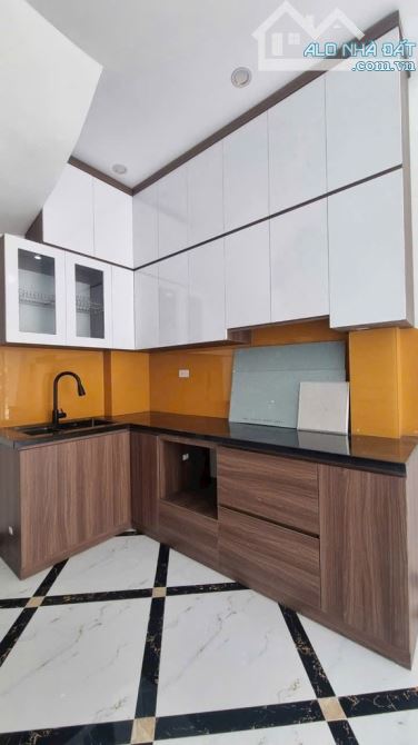 6 TỶ HƠN . BA GÁC ĐỖ CỬA . NGÕ THÔNG GẦN Ô TÔ PHỐ DƯƠNG VĂN BÉ . 33M2 . 5 TẦNG . KHUNG CỘT - 3