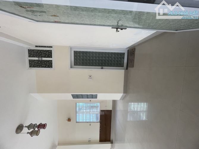 🎉🎉+Với diện tích 108m² và mặt tiền 8m, ô tô đỗ trong sân. ngôi nhà được thiết kế 3 tầng - 3