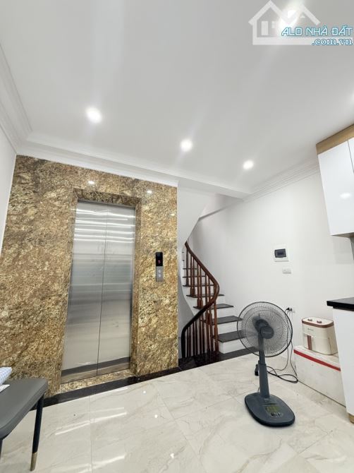 Nhà đẹp lung linh, gần cầu Chương Dương, 35m2- 6T- thang máy, ô tô tránh - 3