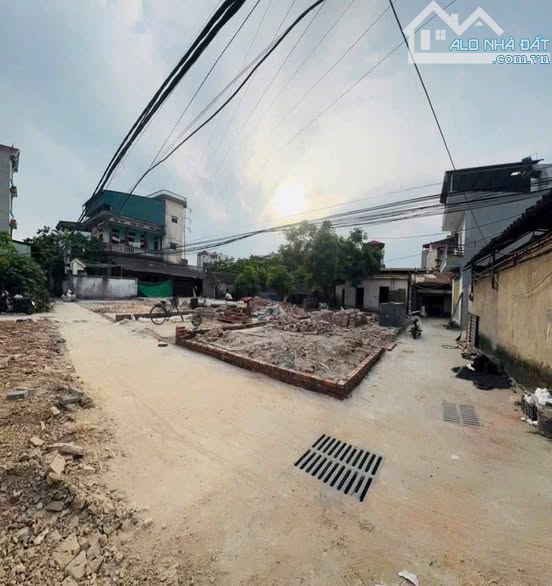 PHƯỜNG PHÙ KHÊ, BẮC NINH 📐 Diện tích: hơn 40m2 ➡️ Mặt tiền: 4m – Mặt hậu: nở , cực đẹp 📍 - 3