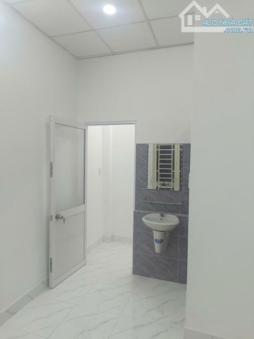2.45 - 2 tầng (3.5 x 6) - DTSD hơn 40m2 - Lô góc, hẻm trước nhà hơn 4m - SHR - 3