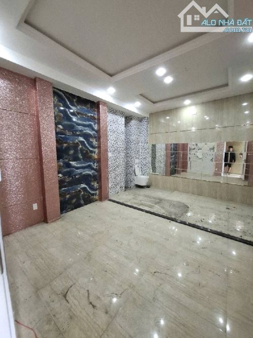 MẶT TIỀN KINH DOANH - KHU TÊN LỬA -  6 TẦNG - 15PN - 102M2-THANG MÁY XỊN SÒ - NHỈNH 11 TỶ - 3