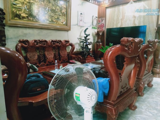 - Cuối năm,Anh trai cần TC kinh doanh gấp bán  Biệt thự toạ lạc  237 Lê Văn Khương, phư - 3