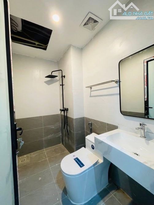 NHÀ gần NGUYỄN CHÍ THANH 40m2*5T THANG MÁY, LÔ GÓC NGÕ THÔNG, 20m RA ÔTÔ TRÁNH, 9.x tỷ - 3