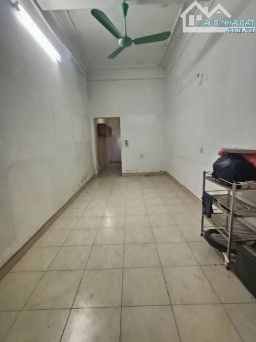 Cho thuê nhà Phố Lê Thanh Nghị , Bách Khoa , Hai Bà Trưng DT 35m2 x 4 tầng thông sàn, ô - 3