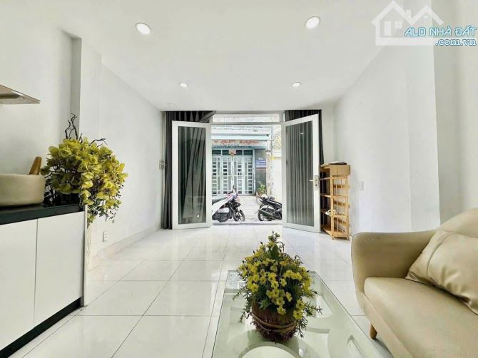 HẺM XE TẢI ĐẬU CỬA - 3 PHÒNG NGỦ - TẶNG TOÀN BỘ NỘI THẤT - 4 TẦNG - AN NINH - CHỈ NHỈNH 6T - 3