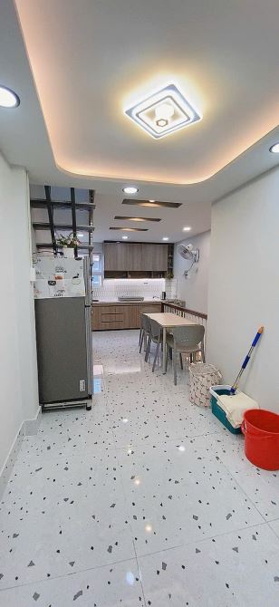 Bán nhà mới  MTKD đỉnh 10M Đội Cung quận 11 dt 33m2- 3 tầng chỉ 6.8 tỷ tl - 5