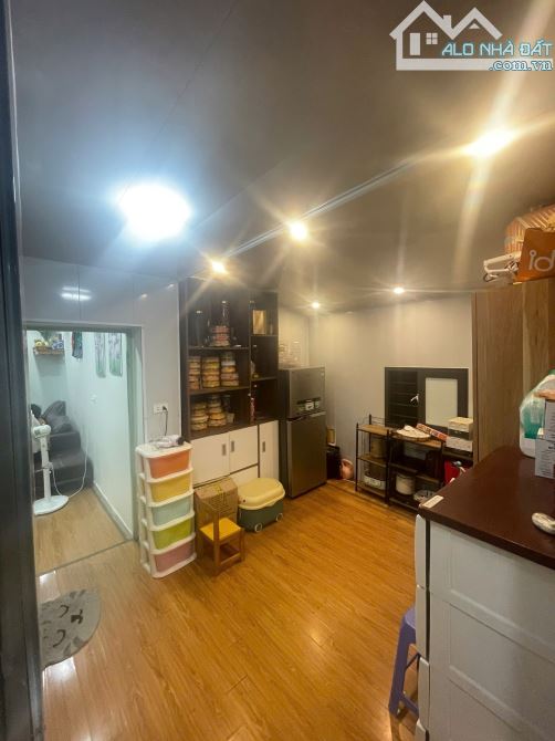 Chính chủ bán nhà tập thể tầng 2 Tân Mai, sổ đỏ 40m, dtsd 80m, 3 ngủ 2 vs - 4