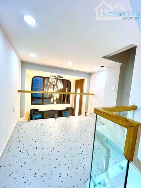 Tân Bình, nhà đẹp ở ngay, gần Lê Văn Sỹ, P1, 3 Tầng, 3Pn, 86m2 DTsd, full nội thất, 5.2 Tỷ - 4