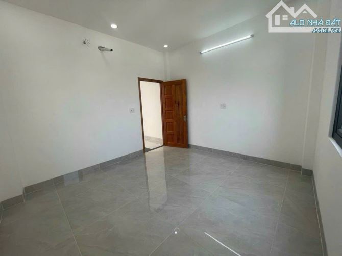 BÁN NHÀ HẺM 8M Ô TÔ TRÁNH,3 TẦNG TÂN CỔ ĐIỂN, 4PN, SỔ HOÀN CÔNG TĂNG NHƠN PHÚ B, CHỈ 6.5T - 4