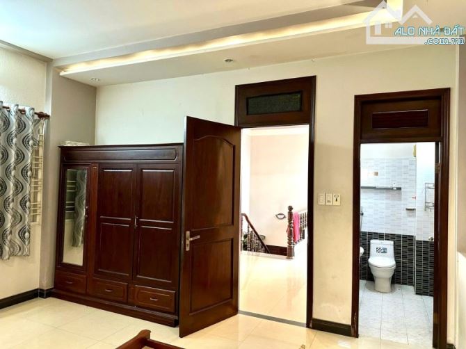 Gấp bán nhà Thủ Đức, 3 tầng, giá 8.9 tỷ, dt 80m2, cạnh Lý Tế Xuyên. - 4