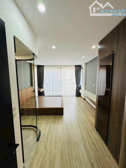 CHO THUÊ NHÀ NGUYÊN CĂN TẠI NGUYỄN SƠN DT46M 6T  3PN  GIÁ 18TR - OTO ĐỖ CỬA - THANG MÁY - 4