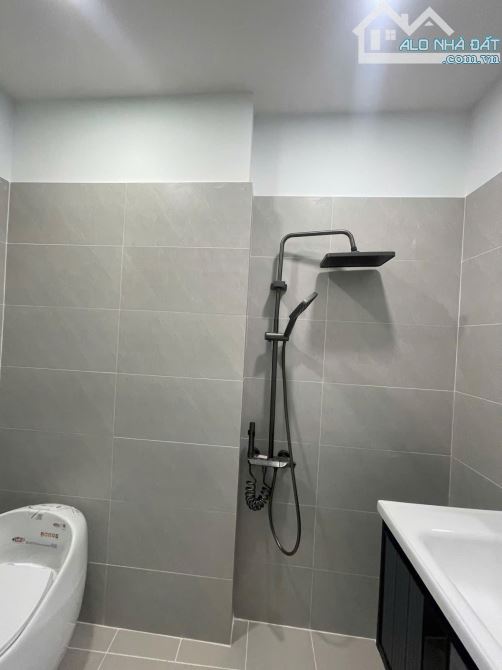 BÁN NHÀ HẺM XE HƠI GẦN CV LÊ THỊ RIÊNG- 42M2-4 TẦNG- NHỈNH 7 TỶ - 4