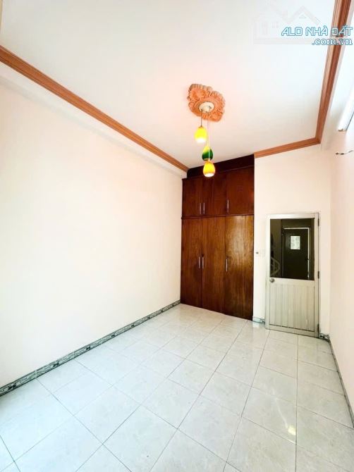 SÁT MẶT TIỀN 3 CĂN Nguyễn Hồng Đào , Tân Bình , khu vip Bàu Cát  vị trí Cực đẹp Hẻm xe Hơi - 4