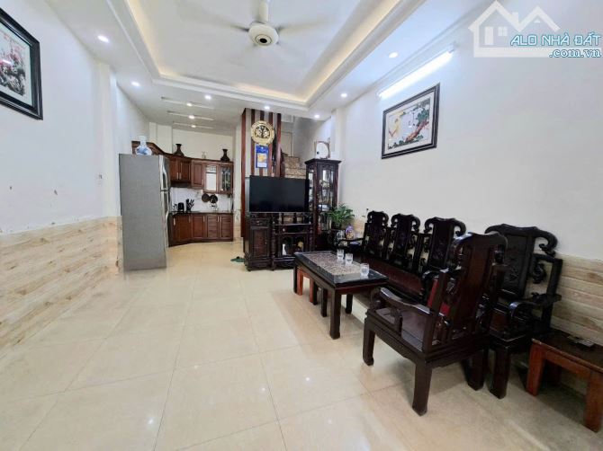 Ô tô tránh cách 1 nhà - Ngõ thông khắp ngả - Kinh doanh - Triều Khúc 35m2 x 4 tầng, 7,68 t - 4