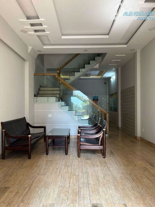 CHO THUÊ NHÀ 3 TẦNG ĐƯỜNG 827, PHÚ HỮU, Q9 3 tầng 3PN 3 máy lạnh - 4