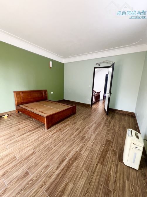 TRUNG TÂM CỰ KHỐI  VỈA HÈ Ô TÔ TRÁNH  GARA  GẦN CÔNG VIÊN HỒ  DT95M 5T GIÁ 16TỶ KINH DOANH - 4