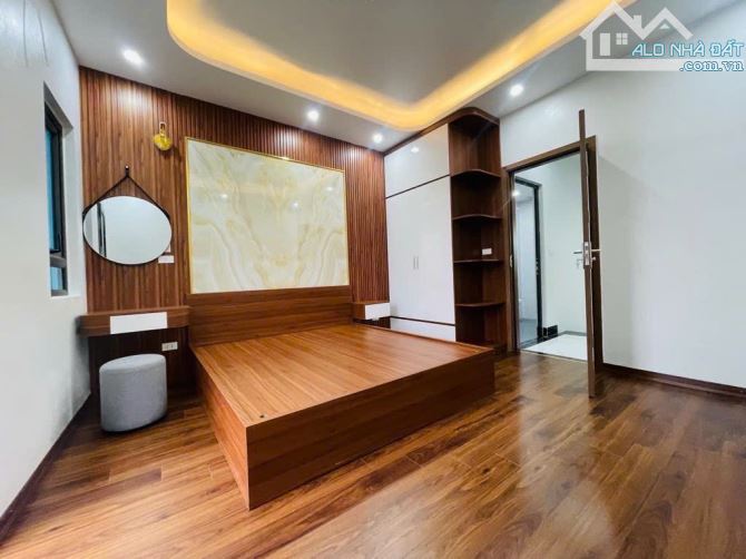 NHÀ ĐẸP LONG LANH - Ở NGAY - THẠCH BÀN -  2 Ô TÔ ĐỖ CỬA- 37M2-8.5 TỶ - 4