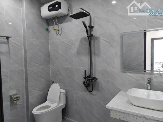 Bán nhà 4 tâng mới tinh, xây độc lập, sân cổng riêng,oto đậu cửa ngày đêm các nhà 10m - 4