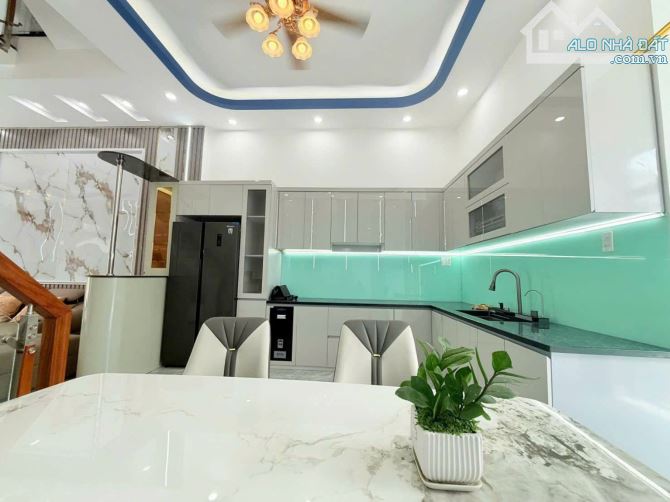 NHÀ 3 TẤM MỚI XÂY KIẾN TRÚC CHÂU, 4PN, 4WC, SỔ SÃN HOÀN CÔNG ĐẦY ĐỦ. - 4