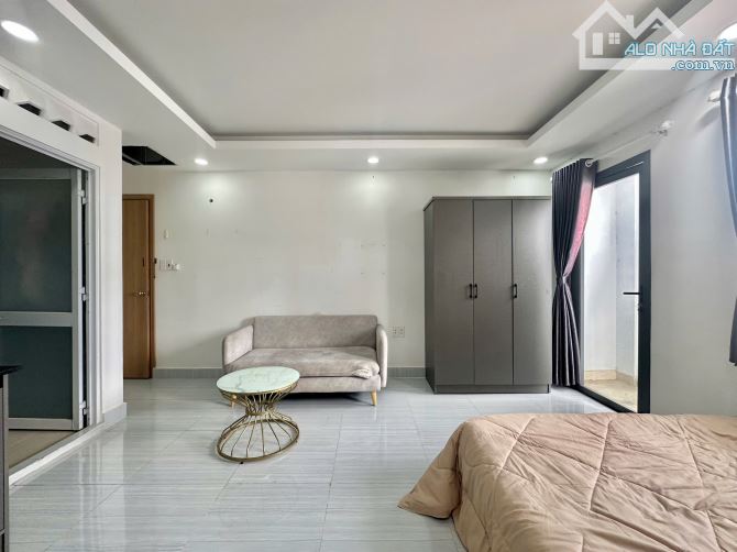 STUDIO FULL NỘI THẤT BAN CÔNG LỘNG GIÓ NGAY QUẬN 1 - 4