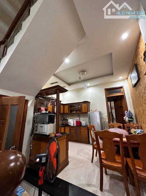 HẠ GIÁ 500 TRIỆU BÁN NHANH 3 CĂN LIỀN KỀ NHÀ MÊ HẺM LỚN NGUYỄN TẤT THÀNH - 4
