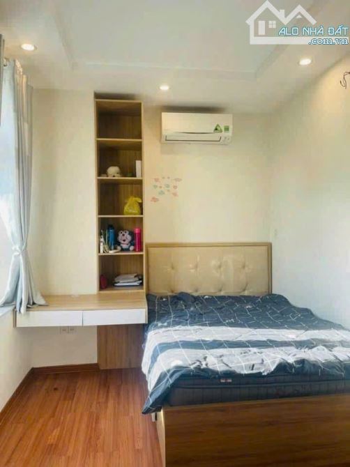 Cho thuê nhà 5 tầng kiệt ô tô Nguyễn Hữu Thọ, Hoà Thuận Tây, Hải Châu. DT 40m2. Giá 15tr - 4