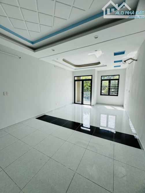 MẶT TIỀN KÊNH TÂN HOÁ Q.TÂN PHÚ GIÁP Q.11 TÂN BÌNH -90M2-4 TẦNG BTCT-VỈA HÈ 7M - 4