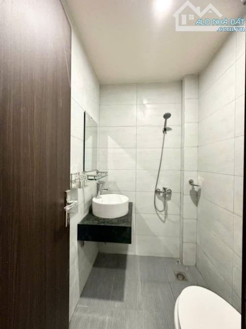Bán tòa CHDV đường  Yên Hòa - Sổ 65m2- 7 tầng - doanh thu 95 triệu /tháng - Giá 24 tỷ . - 4