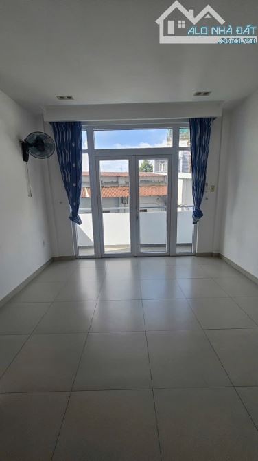 3 CĂN RA MẶT TIỀN NGUYỄN VĂN ĐỪNG Q.5 - HẺM 4M - THÔNG TỨ PHÍA - CHÍNH CHỦ LÂU NĂM - 4