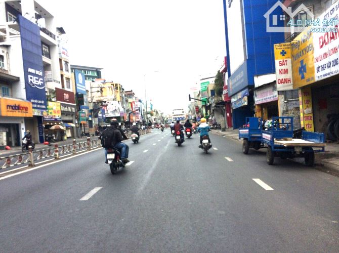 Bán nhà Hoàng Văn Thụ PN, 5 tầng, mặt tiền rộng mênh mông, sổ đẹp, nhỉnh 5 tỷ - 4