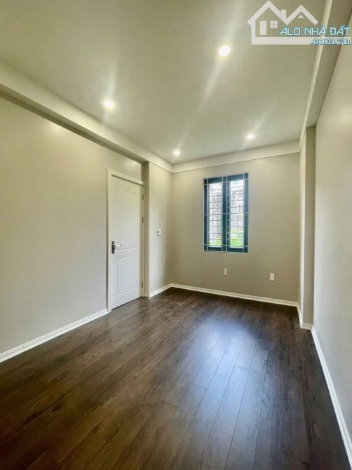 Cần bán căn nhà xây mới Dân lập - lê chân    Diện tích 43m xây đua văng 48m 4 tầng. 4ngủ, - 4