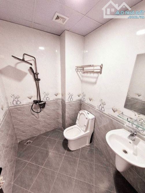 6 TỶ HƠN . BA GÁC ĐỖ CỬA . NGÕ THÔNG GẦN Ô TÔ PHỐ DƯƠNG VĂN BÉ . 33M2 . 5 TẦNG . KHUNG CỘT - 4