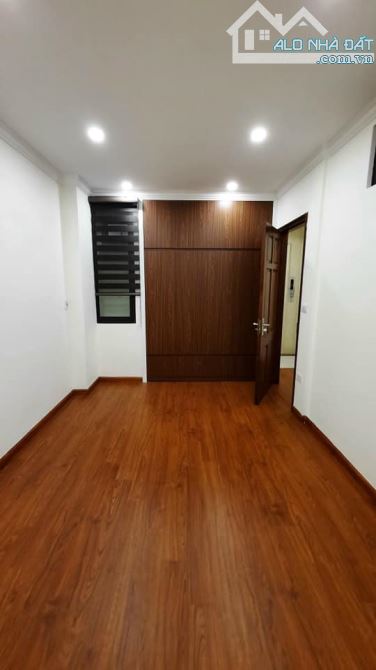 Bán nhà phân lô Phố Trần Quốc Hoàn, 40m2, 5 tầng, 2 thoáng, gần phố, nhỉnh 12 tỷ - 4