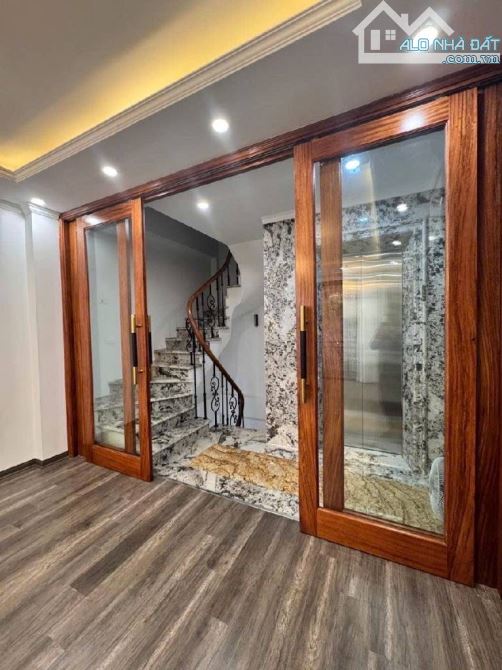 THỤY KHUÊ 37M x7 TẦNG THANG MÁY 18 TỶ NGÕ THÔNG RA HỒ,10M RA PHỐ ,XE 16 CHỖ ĐỖ CỬA - 4