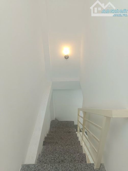 2.45 - 2 tầng (3.5 x 6) - DTSD hơn 40m2 - Lô góc, hẻm trước nhà hơn 4m - SHR - 4