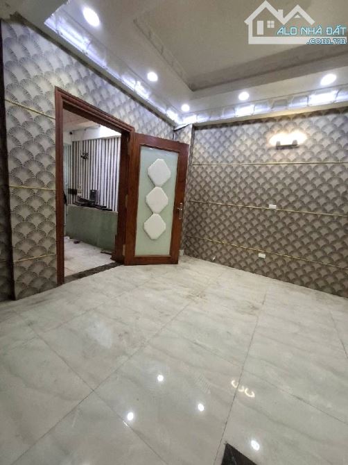 MẶT TIỀN KINH DOANH - KHU TÊN LỬA -  6 TẦNG - 15PN - 102M2-THANG MÁY XỊN SÒ - NHỈNH 11 TỶ - 4