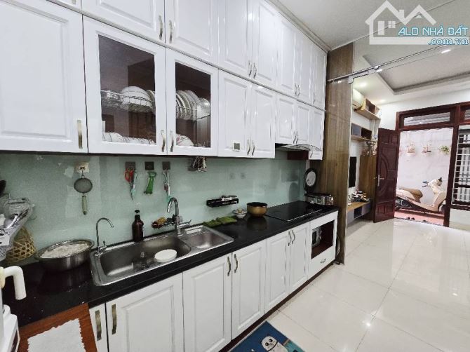 Bán nhà Hoa Lâm, Ô tô đỗ cổng, ngõ thông, nội thất đẹp-Chẵn 6 tỷ - 4