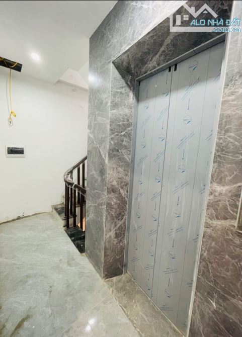 NHÀ gần NGUYỄN CHÍ THANH 40m2*5T THANG MÁY, LÔ GÓC NGÕ THÔNG, 20m RA ÔTÔ TRÁNH, 9.x tỷ - 4