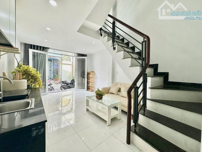 HẺM XE TẢI ĐẬU CỬA - 3 PHÒNG NGỦ - TẶNG TOÀN BỘ NỘI THẤT - 4 TẦNG - AN NINH - CHỈ NHỈNH 6T - 4