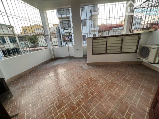 Cho thuê nhà nguyên căn ngõ 28  Võ Chí Công, Nghĩa Đô, Cầu Giấy. DT 70m x 4 tầng, giá 23tr - 4